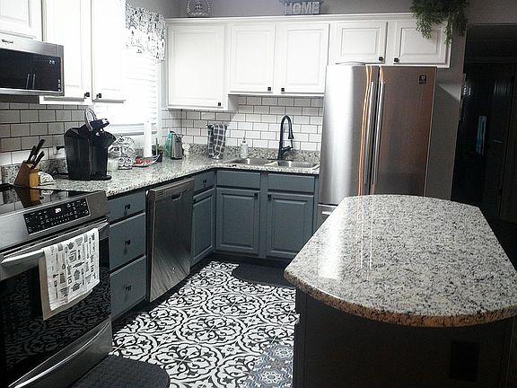4th image of 12 Windsor Dr