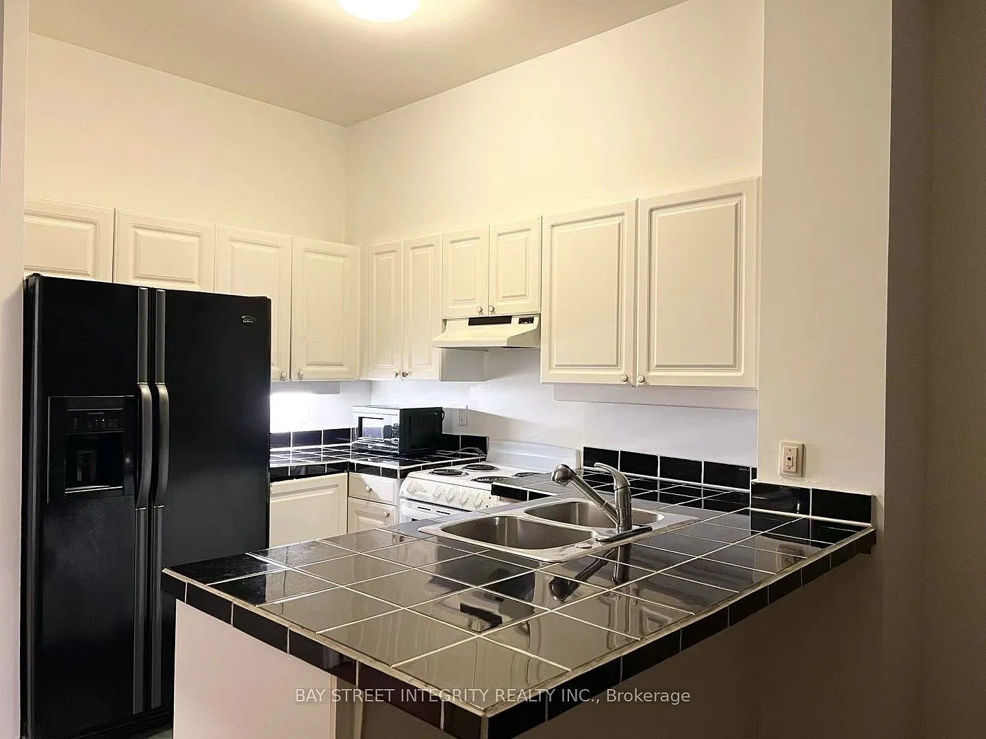 3 bed, $3,590 — Photo 3