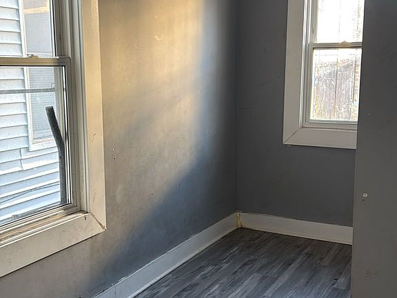 4th image of 169 Fulton Ave #2L