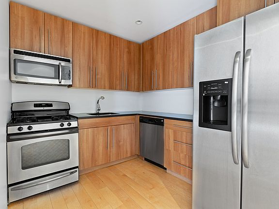 3rd image of 140 Scholes St APT 3B