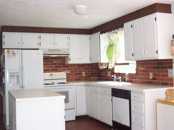 Spacious Kitchen