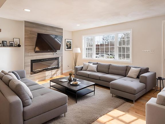 5th image of 19-19A Christie Dr #1