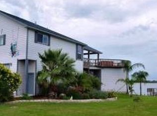 852 W Bayshore Dr, Palacios, TX 77465