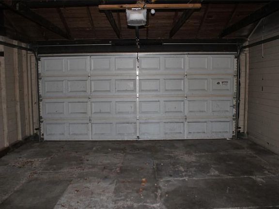 3rd image of 207 Holitzke St