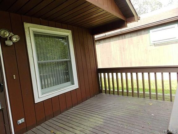 3rd image of 33 Timber Hill Ln