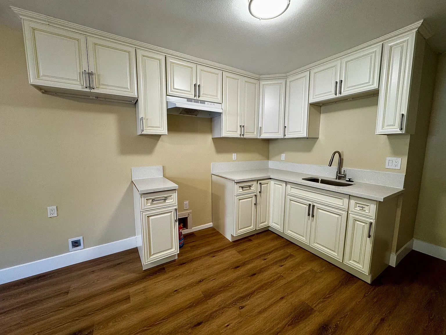 2 bed, 750 sqft, $2,100 — Photo 3