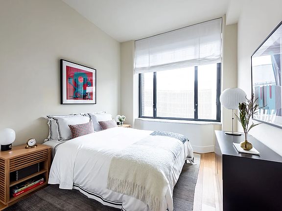 3rd image of 110 Charlton St APT 6C