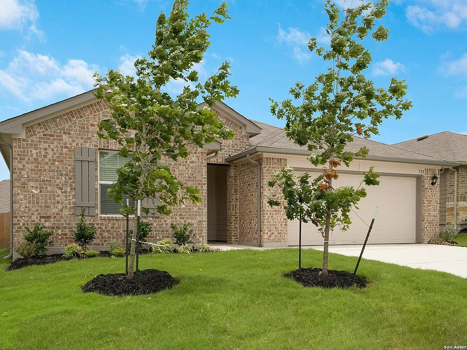 728 Armadillo Dr