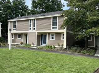 11 Oak St UNIT 18, Wellesley, MA 02482