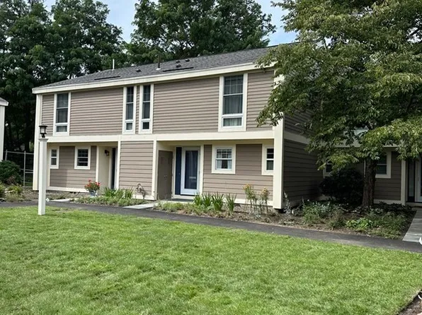 11 Oak St Unit 18, Wellesley, MA 02482
