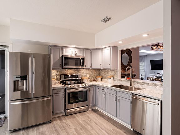 5th image of 115 Pierside Dr