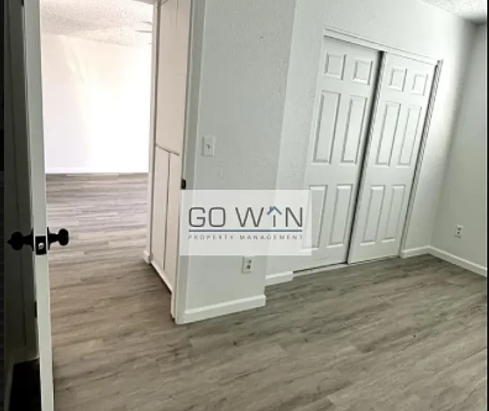 151 E Ingram St — Photo 1