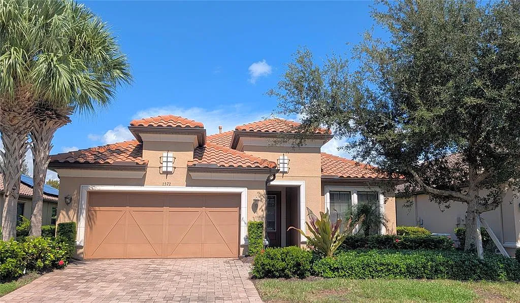 3 bed, 3.0 bath, 2270 sqft, $6,000 — Photo 2
