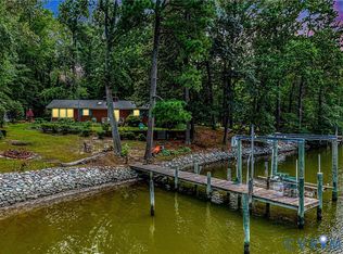818 Forest Green Rd, Reedville, VA 22539