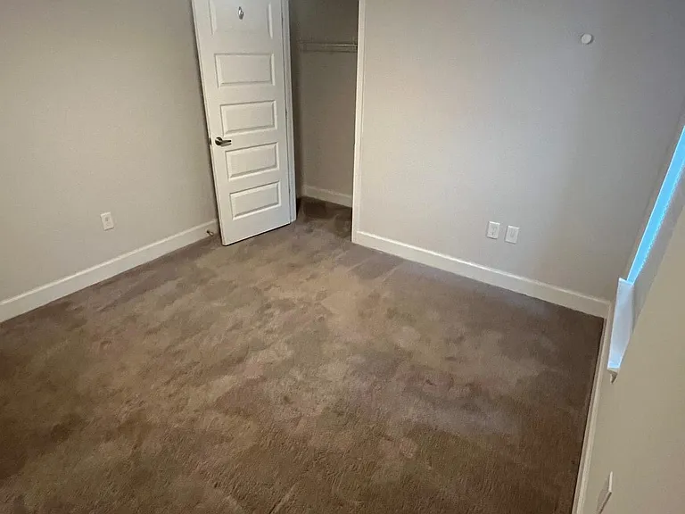 216 Heritage Park Ln — Photo 6