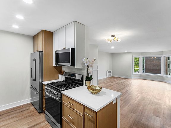 4th image of 2400 Archbury Ln APT 2E