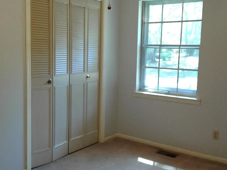 1619 Wendy Cir — Photo 14