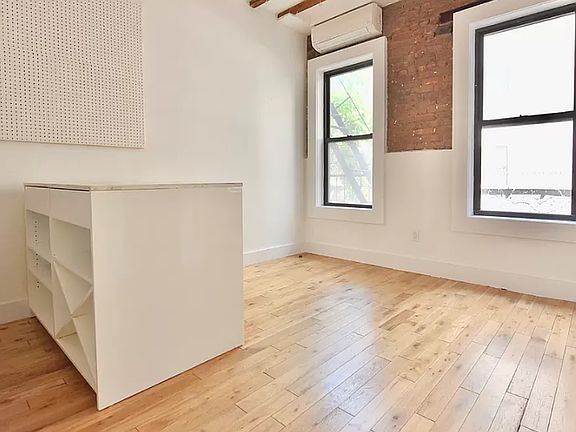 2nd image of 485 Pacific St #B5