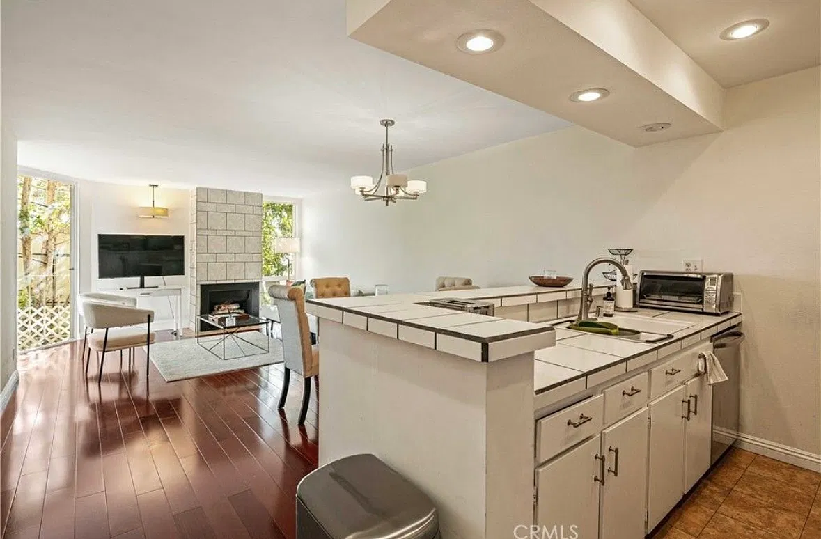 N Sweetzer Ave, West Hollywood — Photo 4