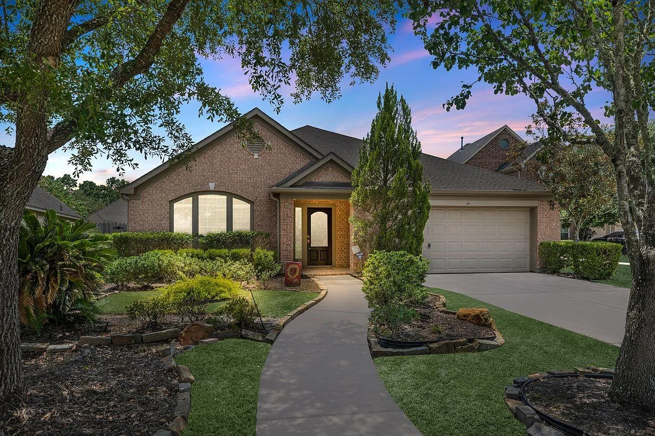 4 bed, 2.0 bath, 2764 sqft, $2,790 — Photo 1