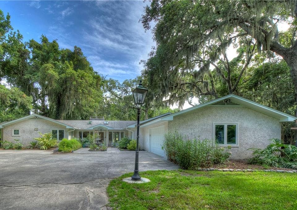 1st image of 110 Palm Dr