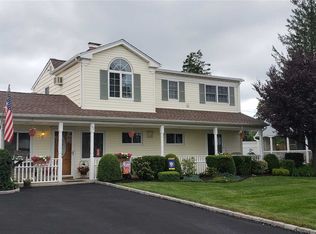 32 Piper Ln, Levittown, NY 11756