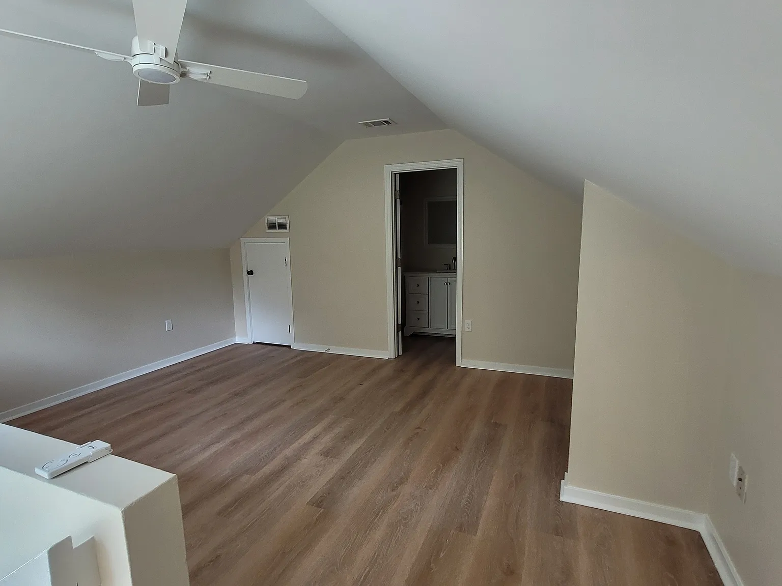 3 bed, 1200 sqft, $2,400 — Photo 4