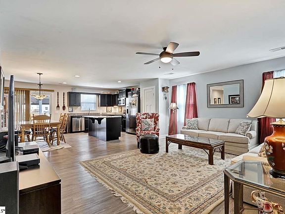 4th image of 503 Harwood Ct