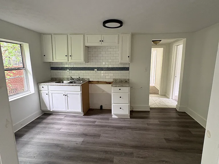 1134 Oak St — Photo 2