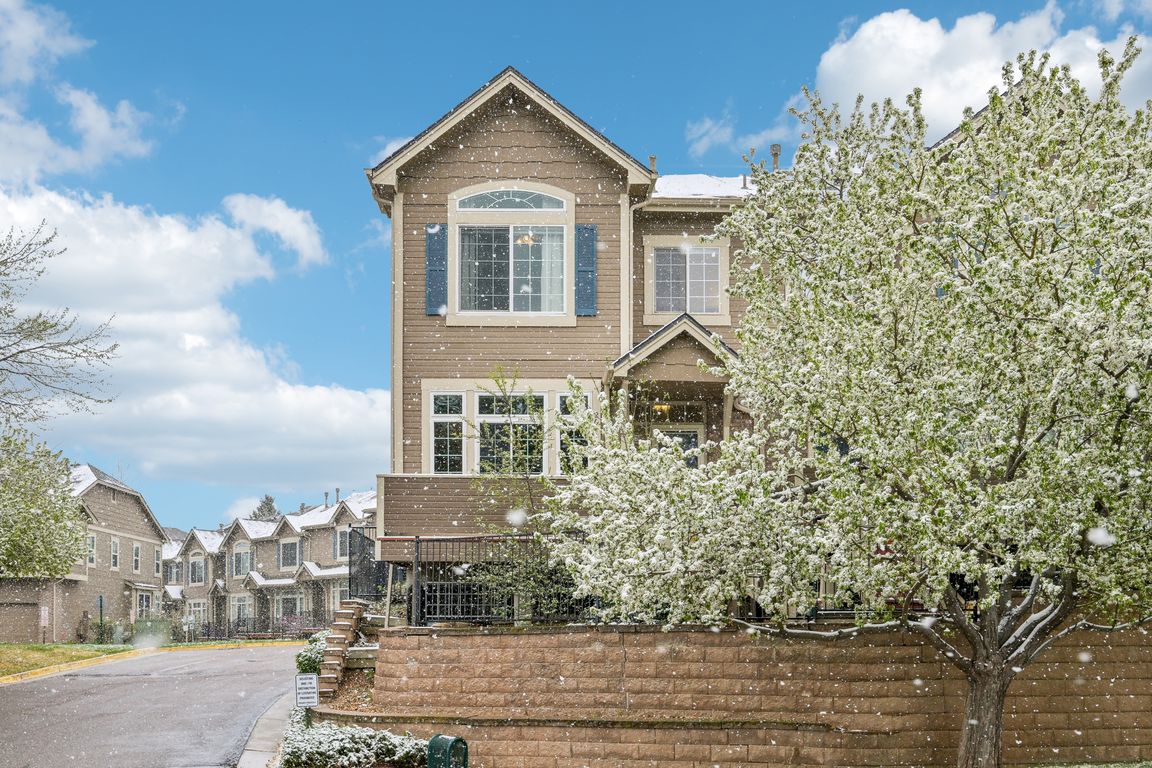 E Briarwood Ave-1904-001.jpg