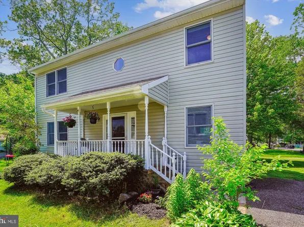 1213 Grove Ave, Shady Side, MD 20764