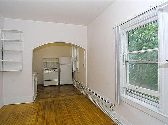 600-5 Living and Kitchen