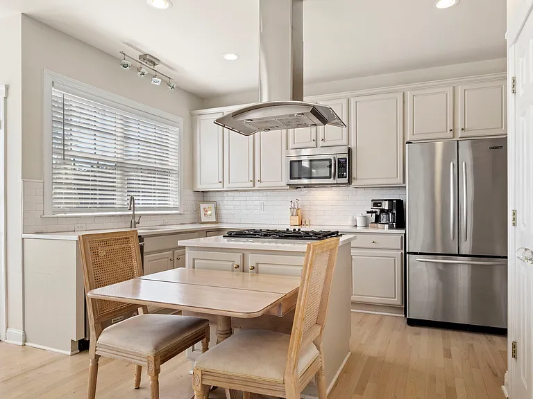 4442 Huntscroft Ln — Photo 4