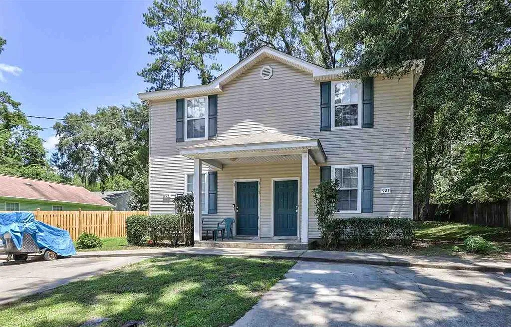 3 bed, 1360 sqft, $1,600 — Photo 3