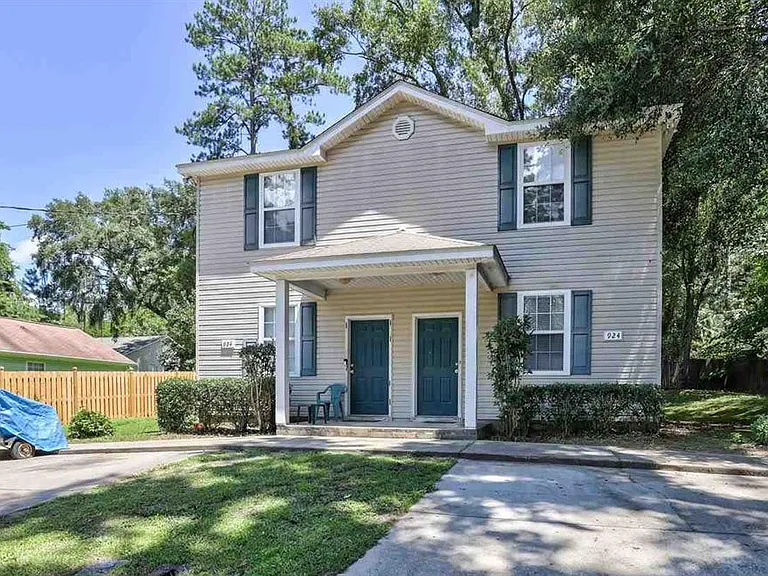 924 Ashburn Dr #2 — Photo 3