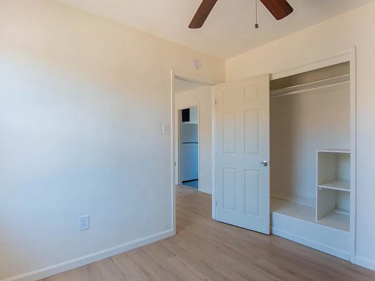 4343-4353 Poplar Street — Photo 4
