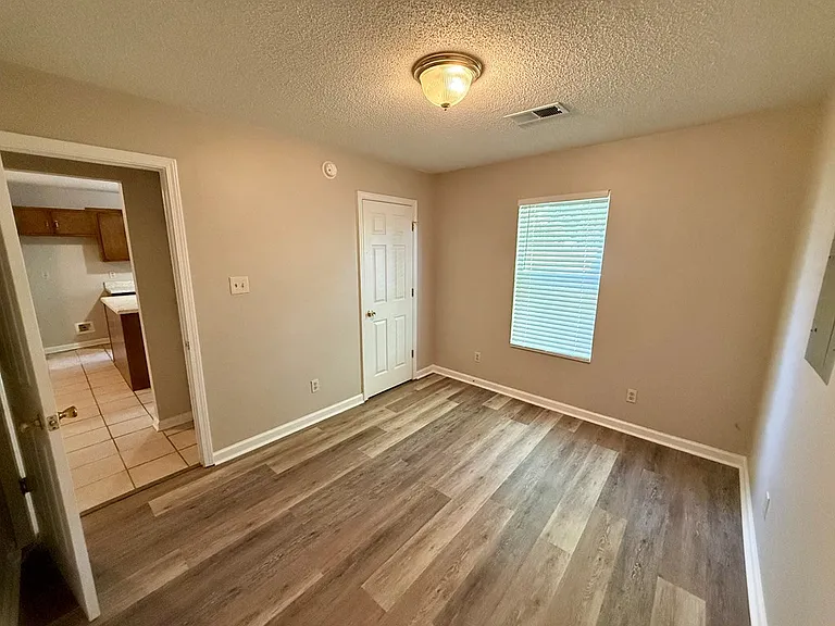213 Randolph St — Photo 9