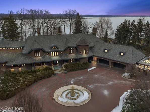 4740 Dow Ridge Rd, Orchard Lake, MI 48324