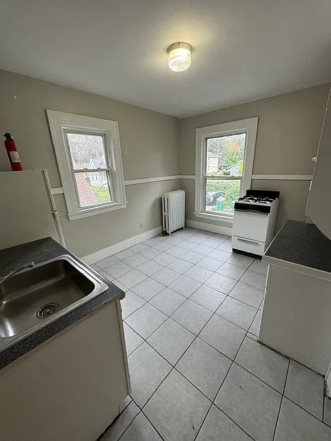 34 Alexander St #3