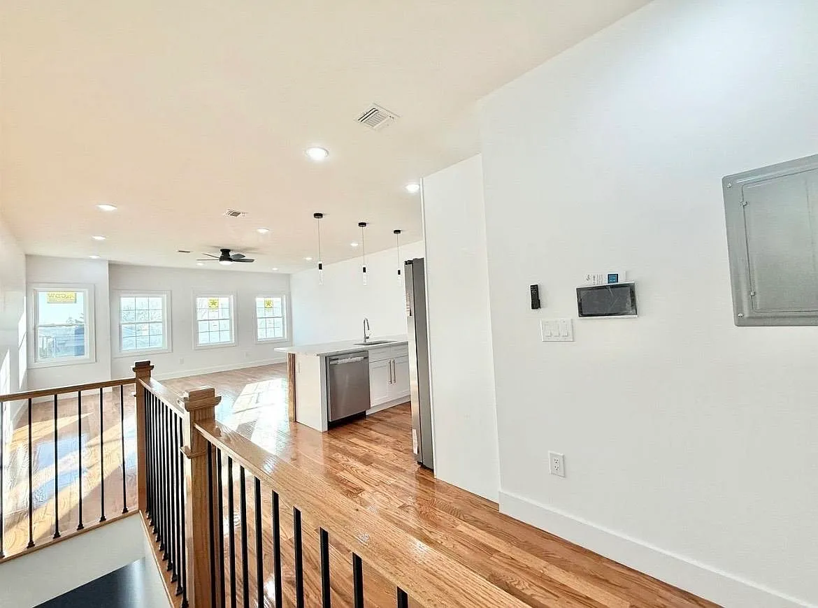3 bed, 2.0 bath, $3,100 — Photo 4