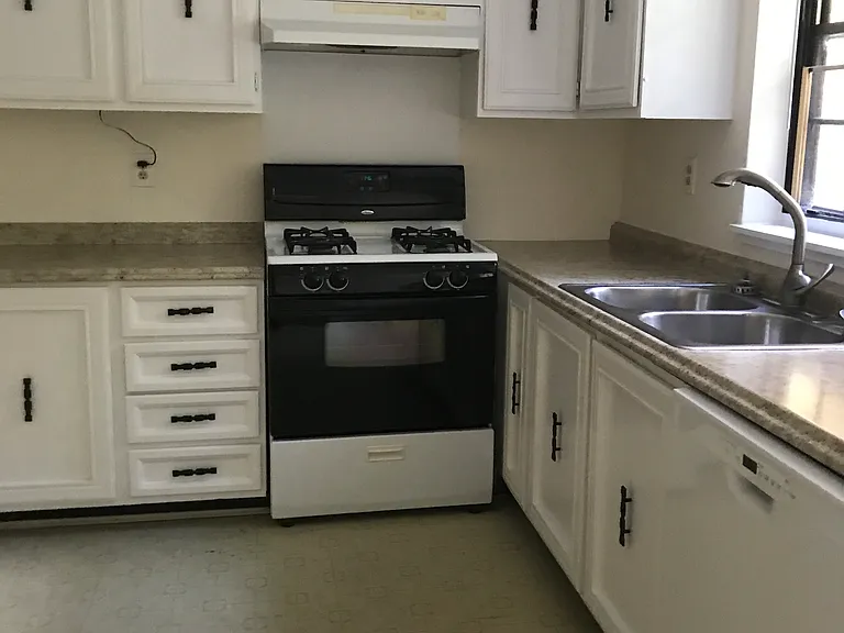8 Cardinal Dr — Photo 3