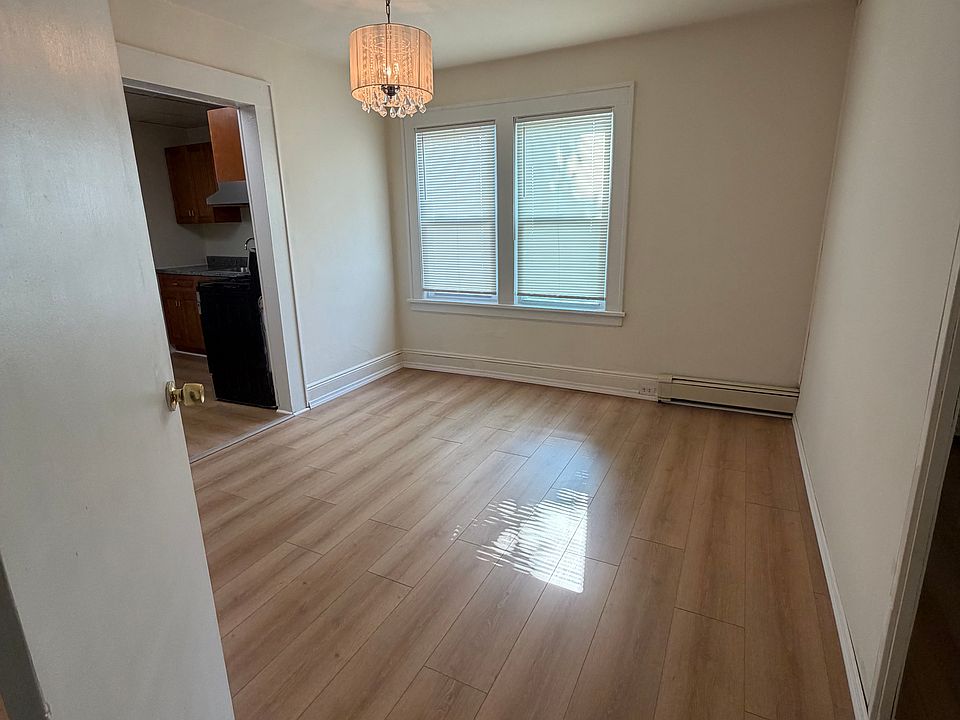 1st image of 33 Park St Floor 1