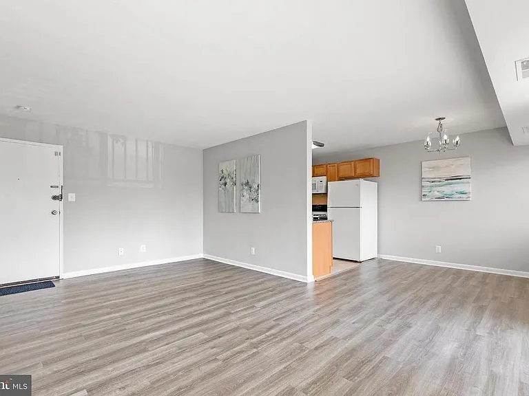 5801 Quantrell Ave — Photo 3