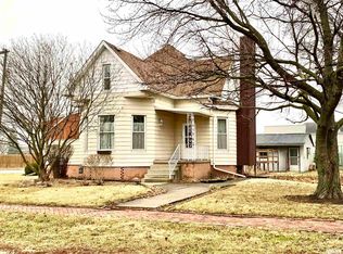 906 Peoria St, Lincoln, IL 62656