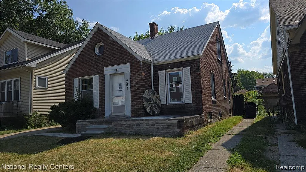 3 bed, 1.5 bath, 1087 sqft, $1,800 — Photo 2