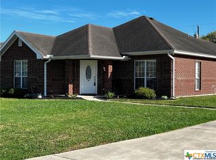 207 Falcon Ln, Victoria, TX 77905