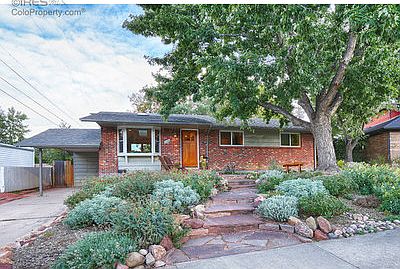 Table Mesa home on quiet street
