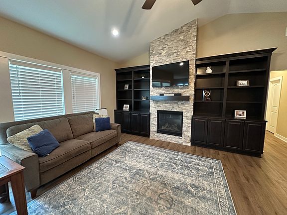 4th image of 703 N 10th Ave