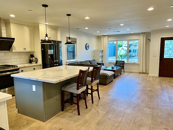 2nd image of 830 Birch Ave #1