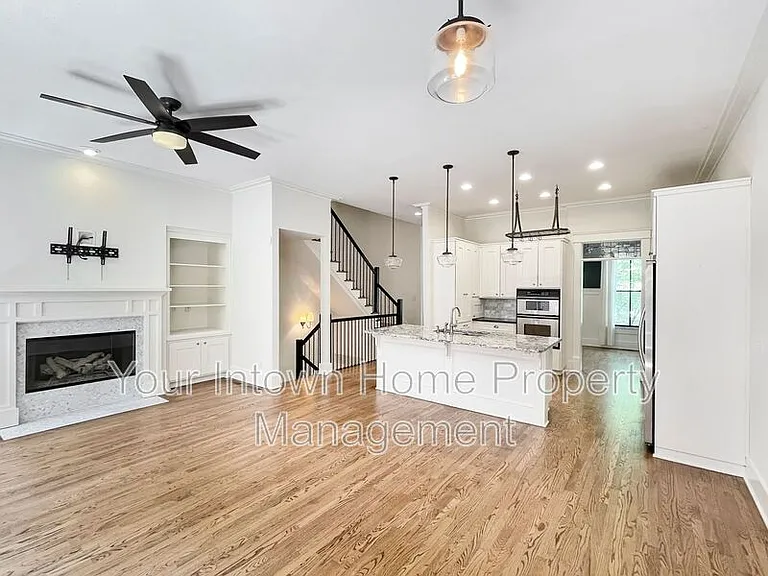 1867 Gordon Mnr NE — Photo 1